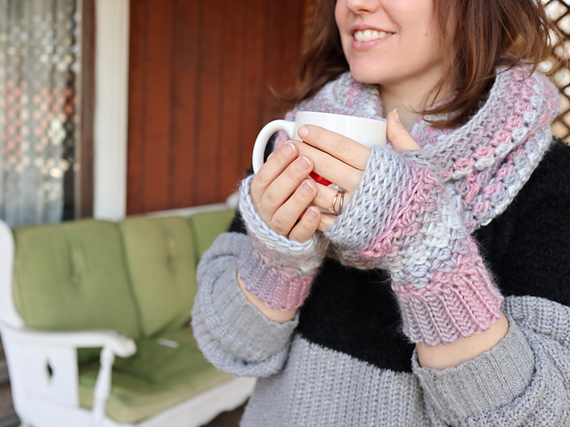Sakura Iro Fingerless Gloves