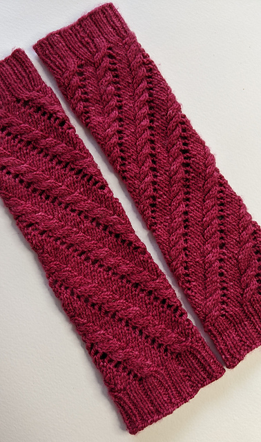 TwistMeRound wristwarmers (fingering weight)