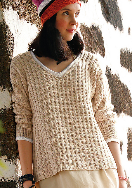 # 32 Pullover mit V-Ausschnitt
