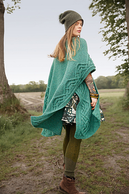 #26 Poncho mit Zopfmuster
