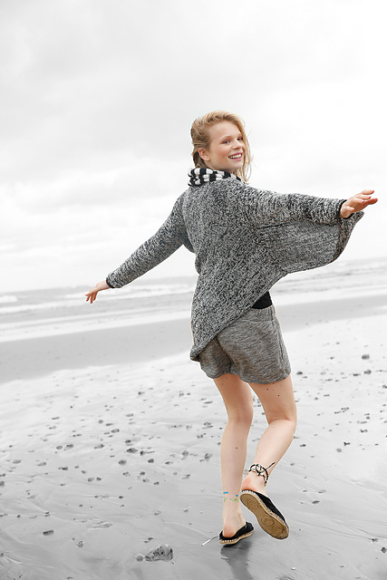 # 29 Poncho mit Ärmeln