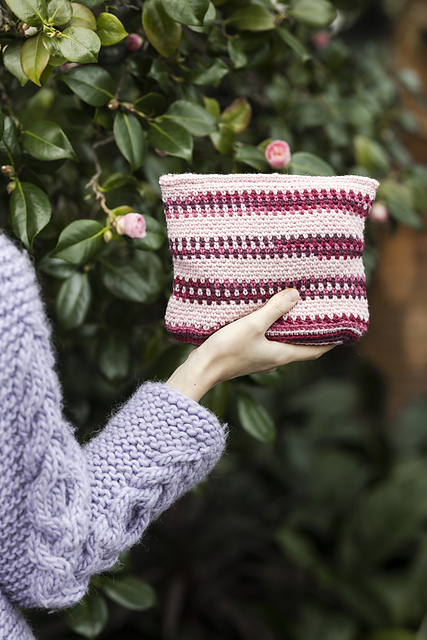 Ruusutarha (Rose Garden) pouch