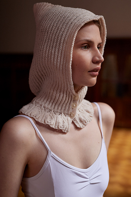 Klaara knitted hood