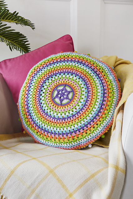 Circles in the Snow Cushion