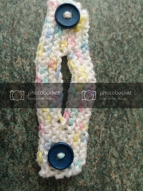 Knitted Ponytail Mask Mate