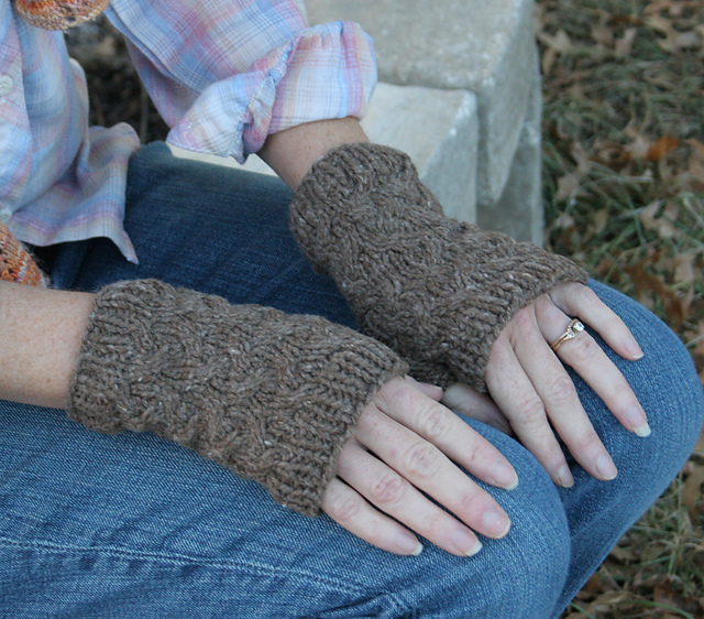 ci's cabled mitts