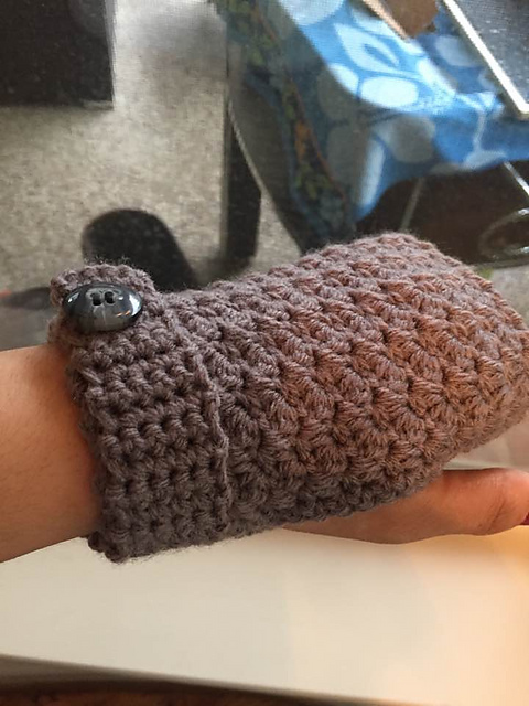 fingerless gloves