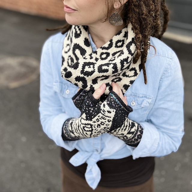 Snow Leopard Cowl