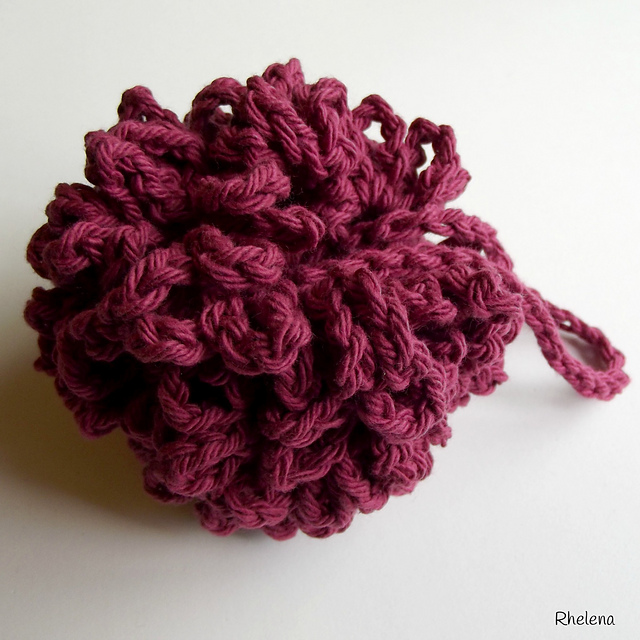 Chain Loops Bath Pouf