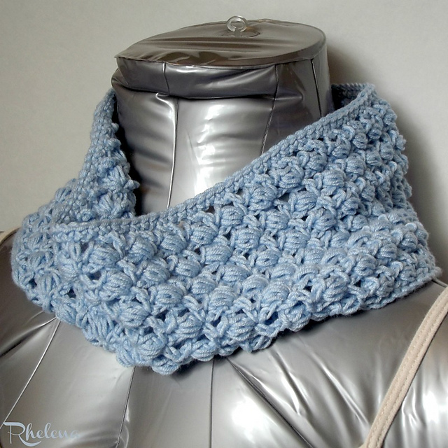 Slanted Puffs Cowl