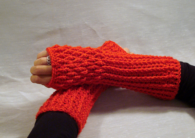 Spike Stitch Fingerless Mittens