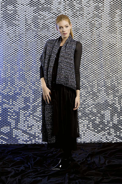 224-055 Schal m. Armausschnitt / Shawl w. armhole