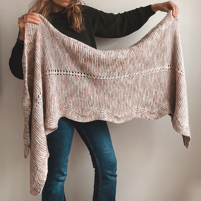 Ravelry: Wavy Hug pattern by Rina Lehmann