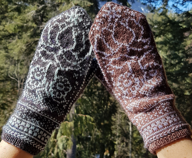 Riverstone Lotus Mittens