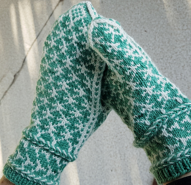 Riverstone Geometric Mittens