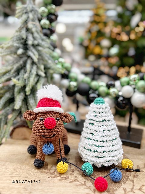 Crochet Reindeer with Tree