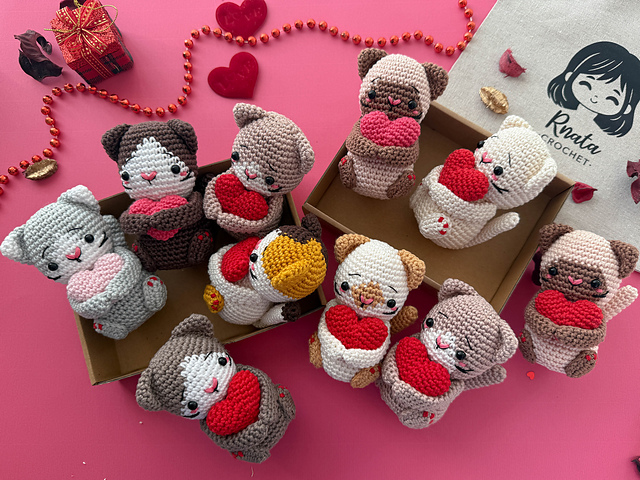 Crochet Valentine Cats