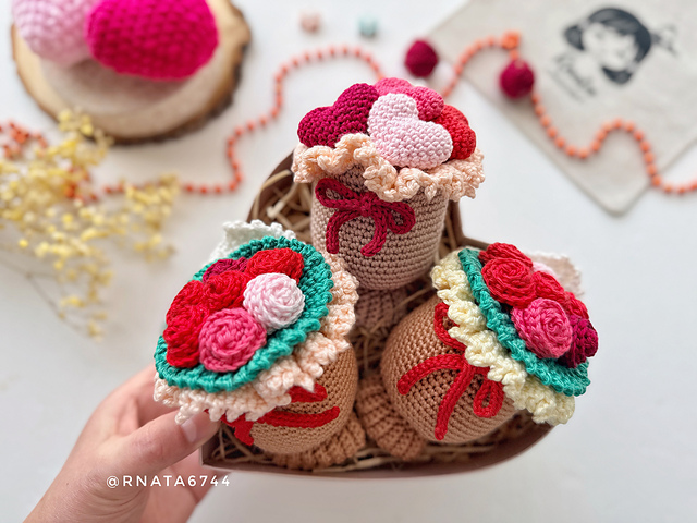 Crochet Rose and Heart Bouquet