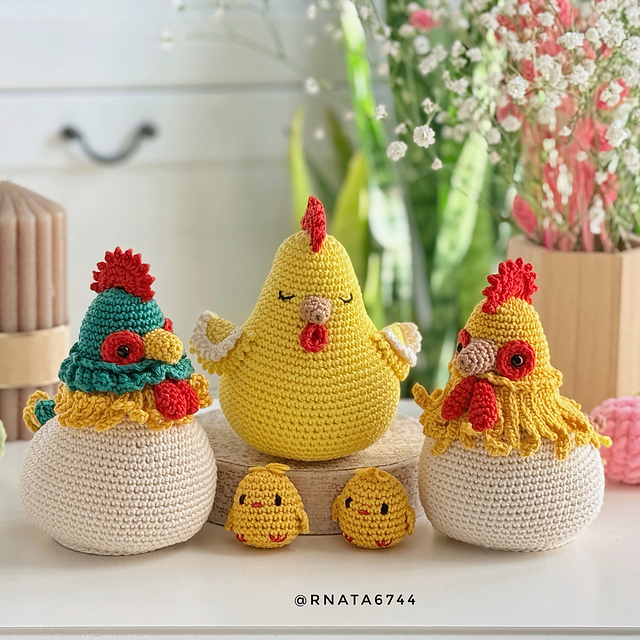 Crochet Easter Chicken with eggs