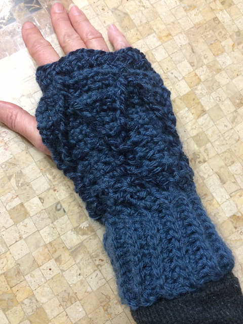 Reversible Cable Wrist Warmers