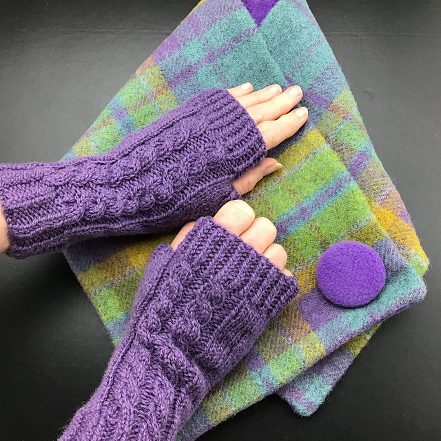 Cabled Handwarmers