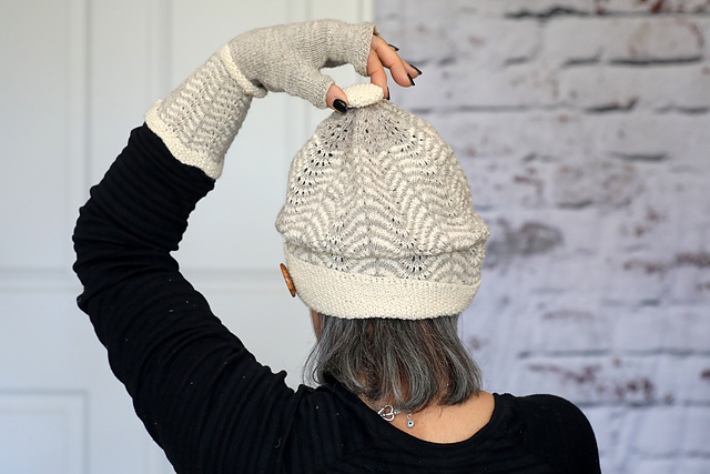 Castle Rock Hat and Mitts