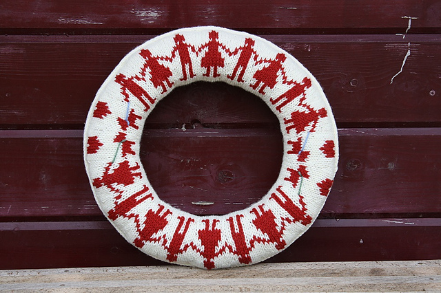 Wreath with two front sides