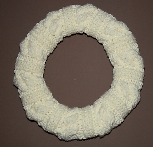 Wreath with cables