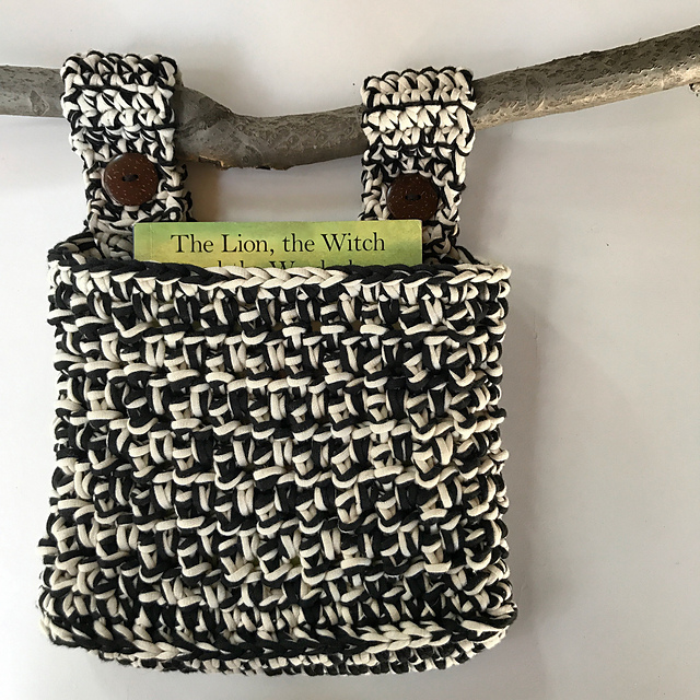 Ravelry: Tulane Bedside Book Pocket pattern by Rosalie Rivera