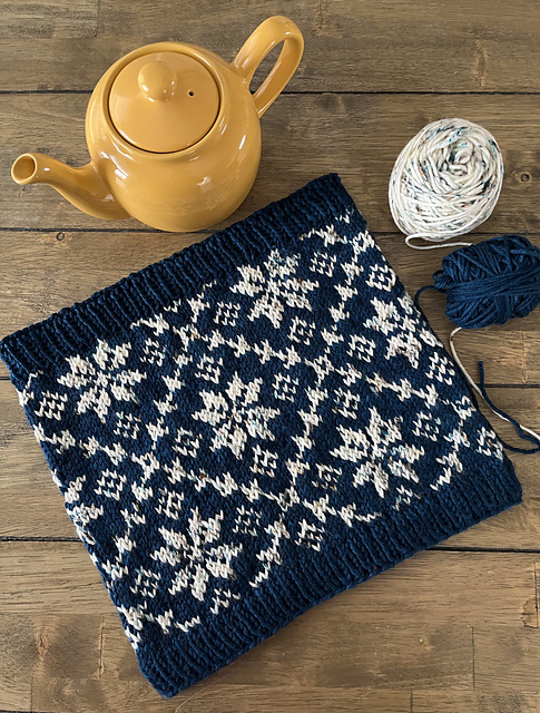 Crystal Trellis Cowl