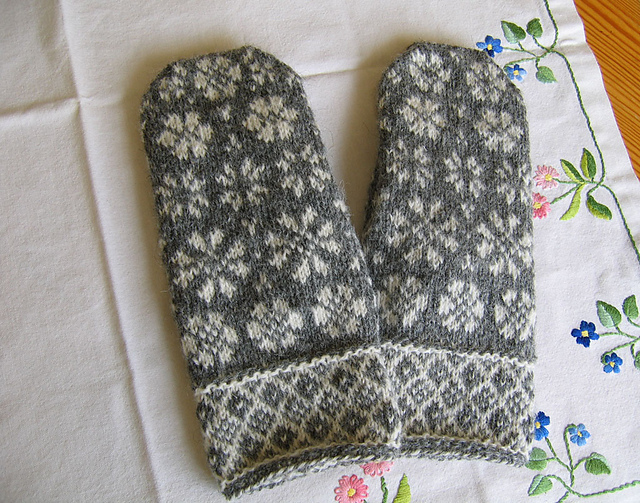 Flowery Mittens nr1