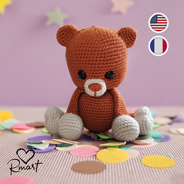 Small teddy bear amigurumi