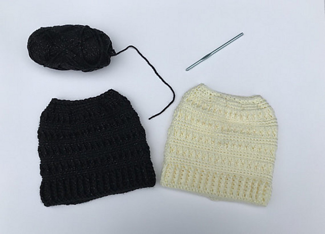 Ribbed Messy Bun Hat