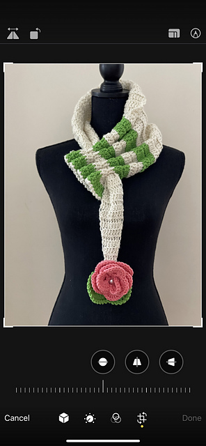 Cari Keyhole COWL