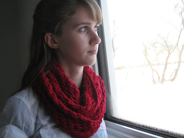 Laced Lattice Cowl