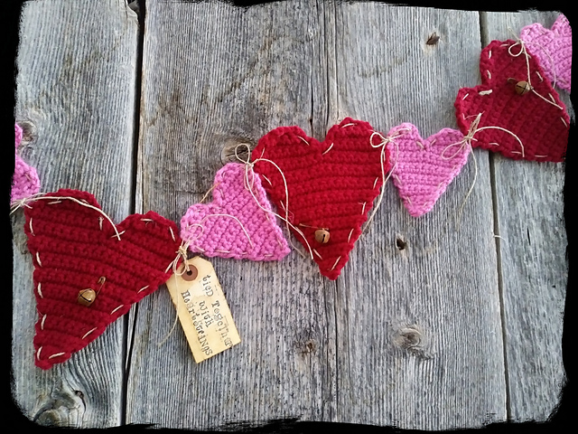 Ravelry: Prim Heart Garland pattern by Country Life in Crochet