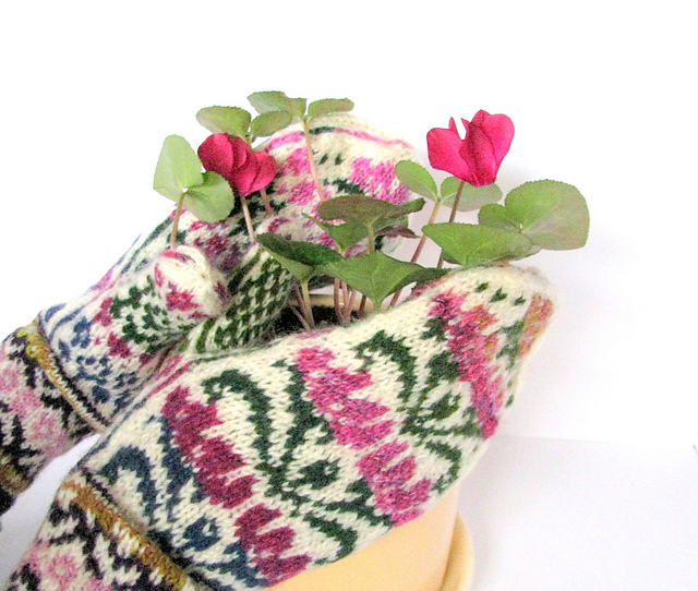 Flowerbed Mittens