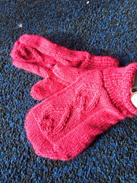 Loveheart mittens