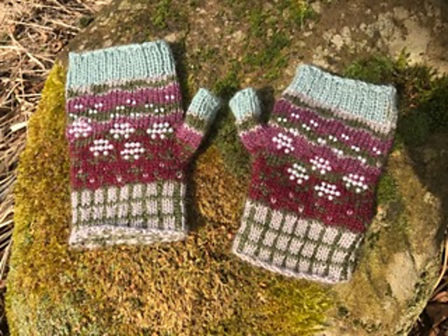 Sheep on the Moors Mitts