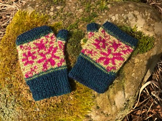 Daisy mitts