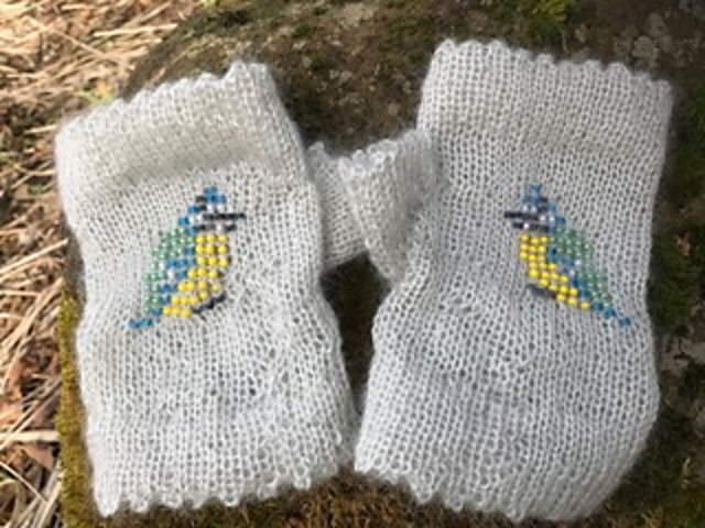 Beaded Blue Tit Mitts