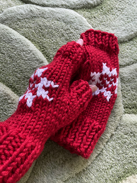 Straight needle star mitts