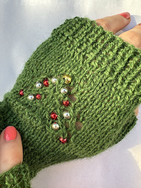 Christmas tree lights mitts
