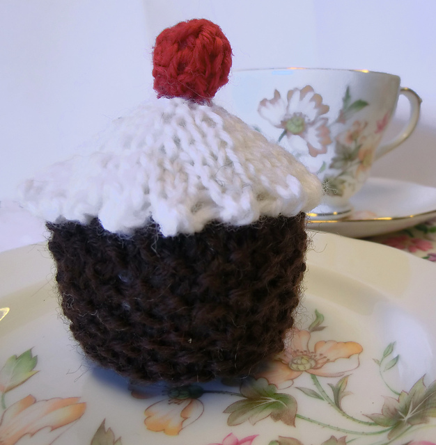 Cupcake Pincushion