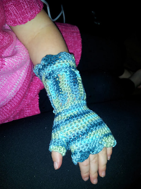 Girl's Victorian Texting Gloves