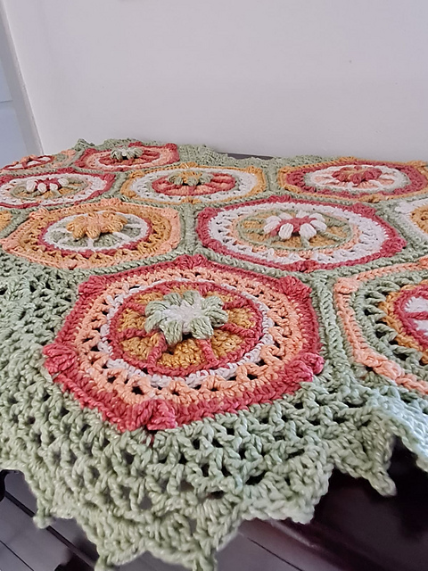 Retro Flower Table Runner