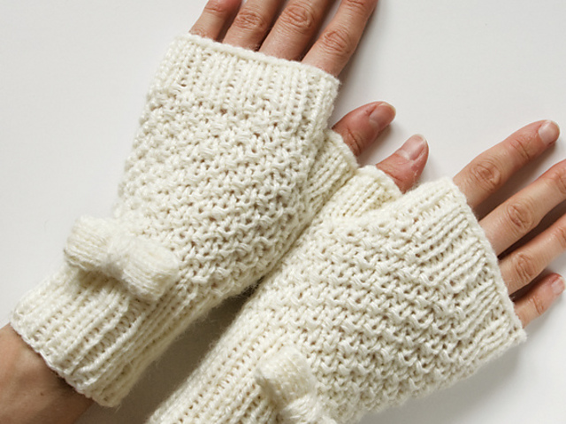 Little Bows Fingerless Mittens