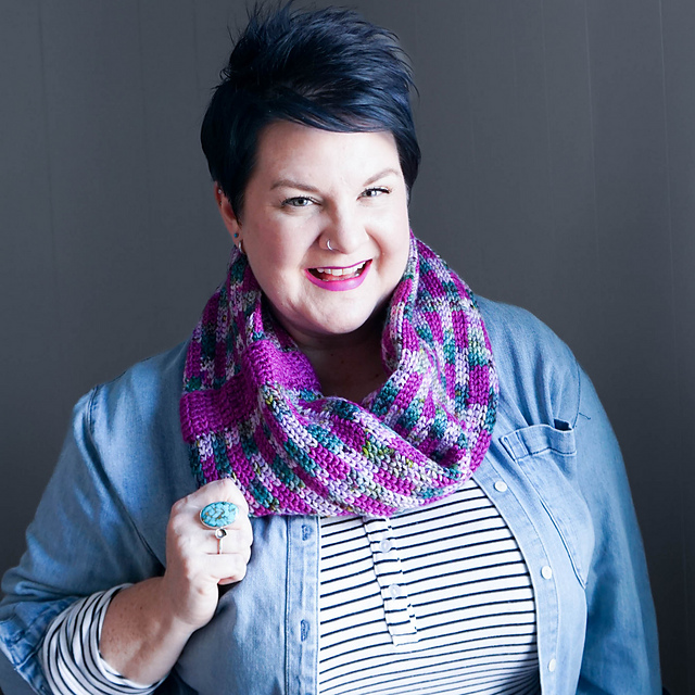 Unity Twist Cowl