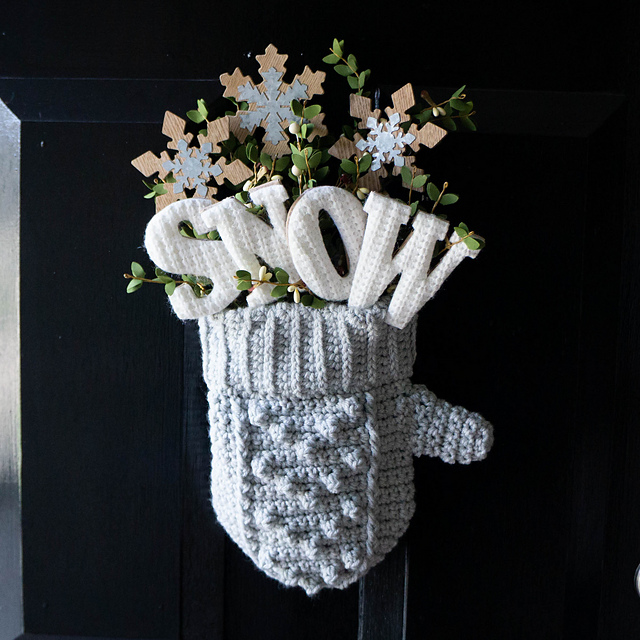 Marlow Mitten Decoration
