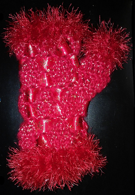 Shells and Clusters Ribbon Gloves
